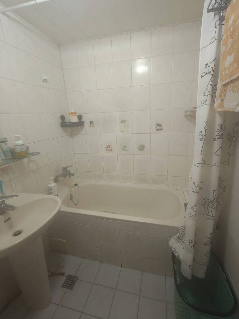376445